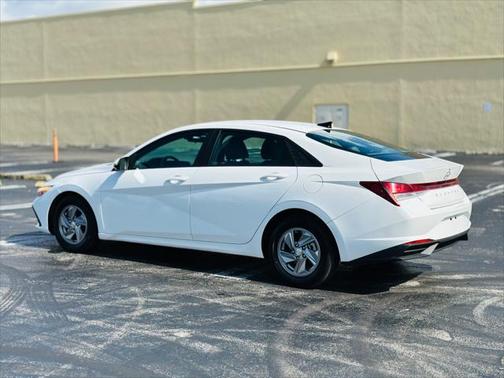 2024 Hyundai ELANTRA SE