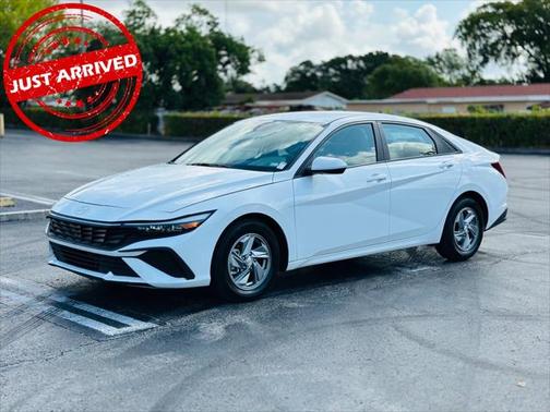 2024 Hyundai ELANTRA SE