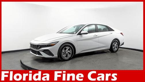 2024 Hyundai ELANTRA SE