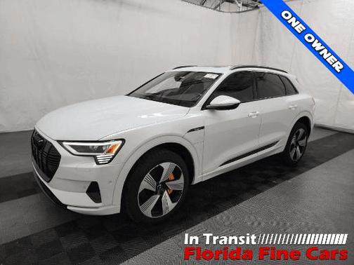 2022 Audi e-tron Premium Plus