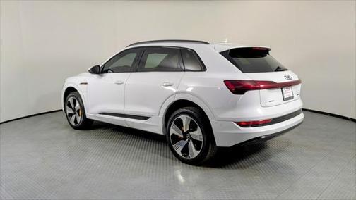 2022 Audi e-tron Premium Plus