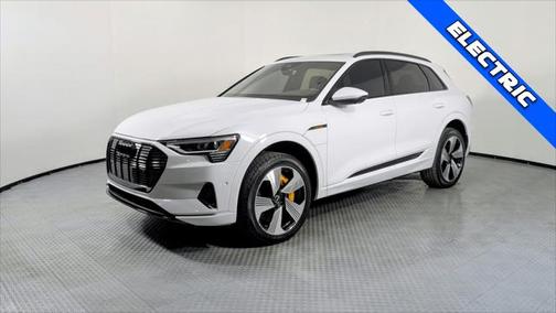 2022 Audi e-tron Premium Plus