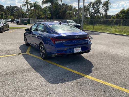 2022 Hyundai ELANTRA Limited