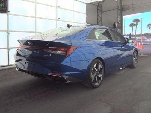 2022 Hyundai ELANTRA Limited