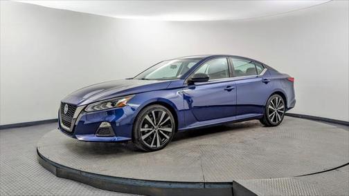 2022 Nissan Altima SR FWD