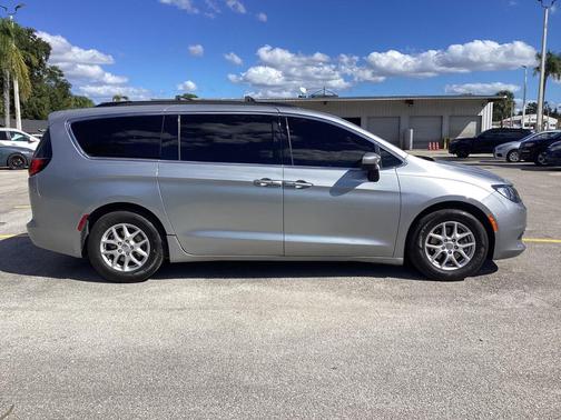 2020 Chrysler Voyager LXI
