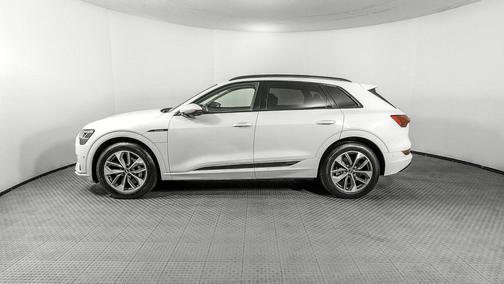2021 Audi e-tron Premium Plus