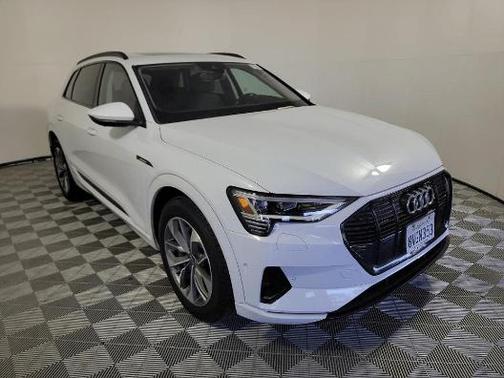 2021 Audi e-tron Premium Plus