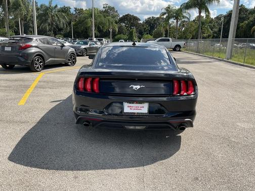 2021 Ford Mustang EcoBoost