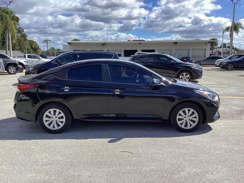 2022 Hyundai Accent SE