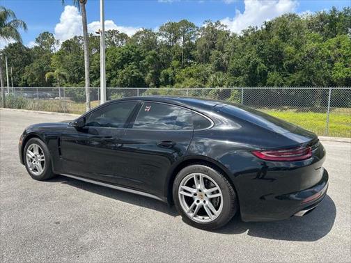 2017 Porsche Panamera 4