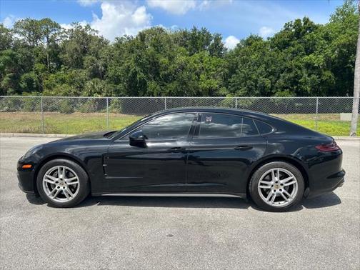 2017 Porsche Panamera 4