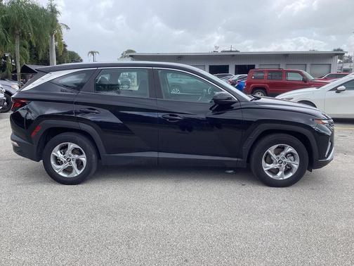 2022 Hyundai TUCSON SE