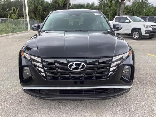 2022 Hyundai TUCSON SE