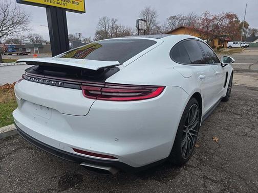 2018 Porsche Panamera 4