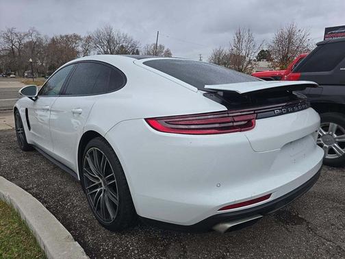 2018 Porsche Panamera 4