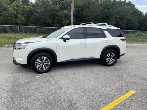 2022 Nissan Pathfinder SL