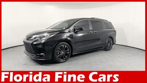 2022 Toyota Sienna XSE 7 Passenger