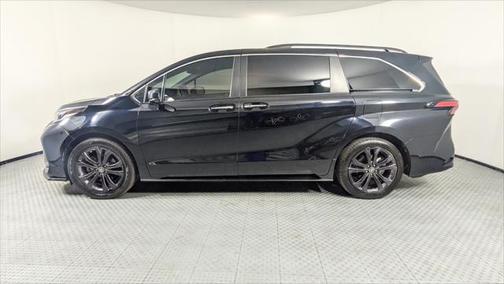 2022 Toyota Sienna XSE 7 Passenger