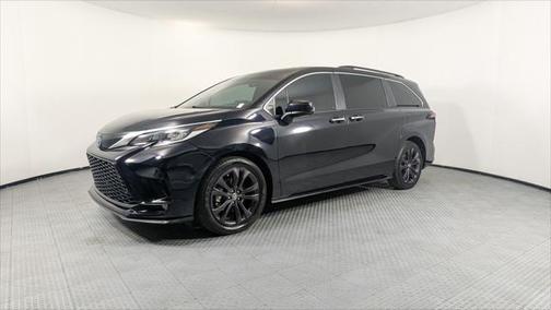 2022 Toyota Sienna XSE 7 Passenger