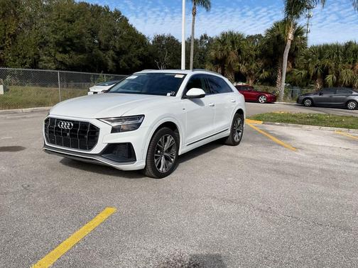 2022 Audi Q8 55 Premium Plus