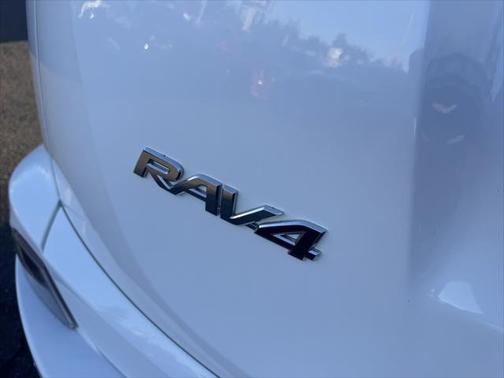 2018 Toyota RAV4 Hybrid XLE