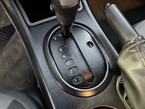 Photo 4 of 15 of 2005 Ford Escape XLS