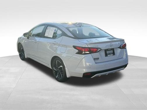 2025 Nissan Versa 1.6 SR