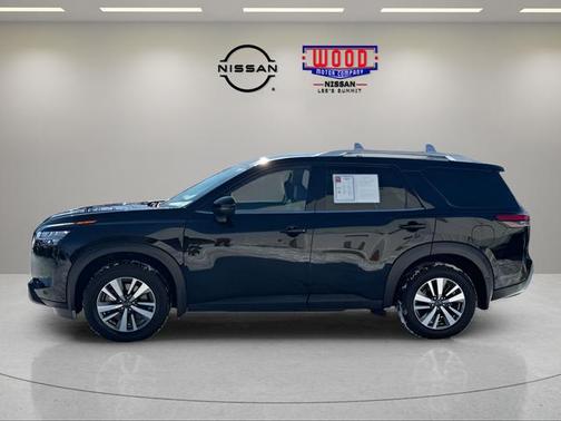 2023 Nissan Pathfinder SL