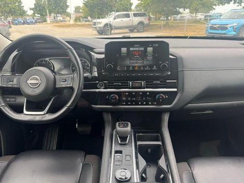 2024 Nissan Pathfinder SL
