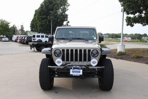 Photo 2 of 32 of 2020 Jeep Gladiator Rubicon
