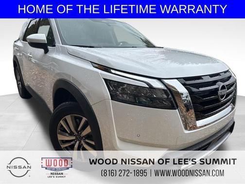 2025 Nissan Pathfinder SL