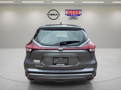 Gun Metallic 2025 Nissan Kicks Play S
