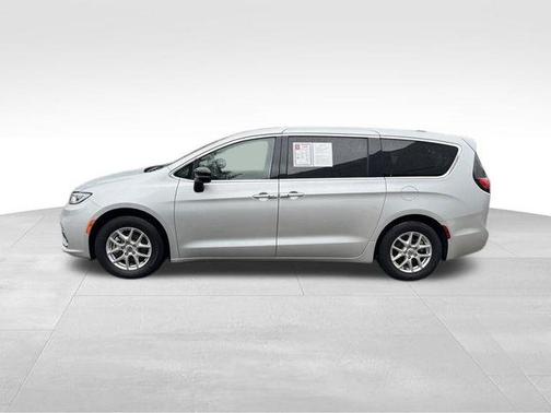 2024 Chrysler Pacifica Touring-L