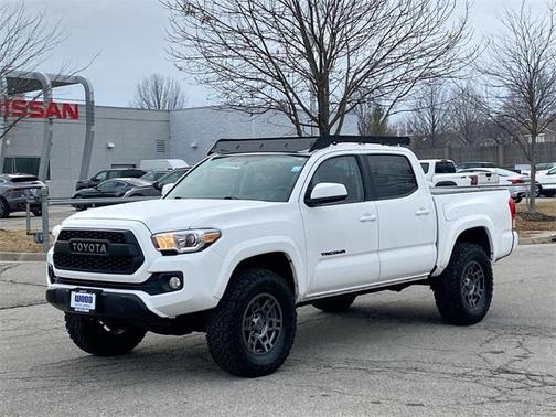 Photo 3 of 38 of 2017 Toyota Tacoma SR5