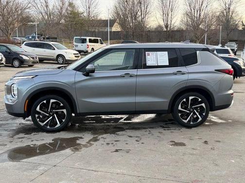 2024 Mitsubishi Outlander SE