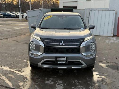 2024 Mitsubishi Outlander SE