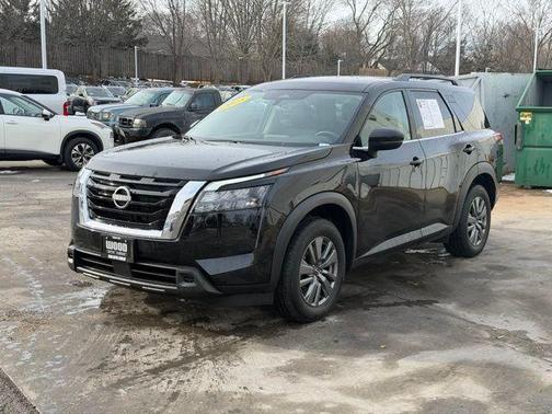 2025 Nissan Pathfinder SV