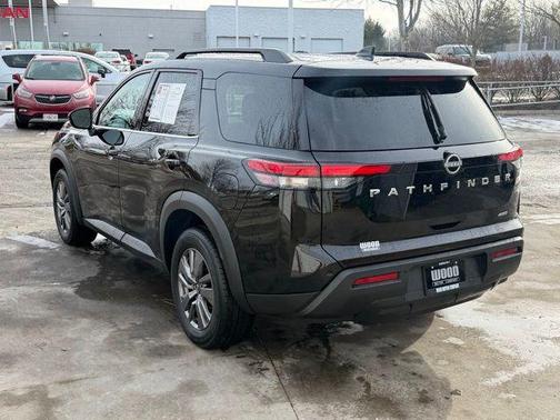 2025 Nissan Pathfinder SV