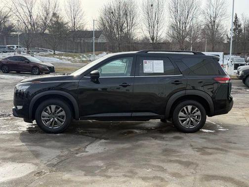 2025 Nissan Pathfinder SV