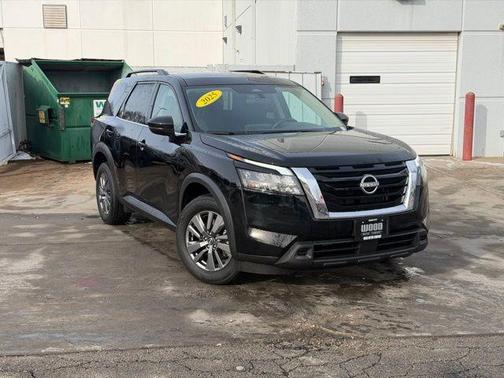 2025 Nissan Pathfinder SV
