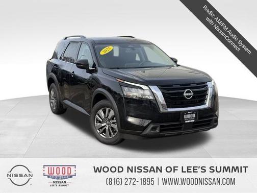 2025 Nissan Pathfinder SV