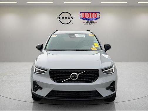 2024 Volvo XC40 B5 Plus Dark Theme
