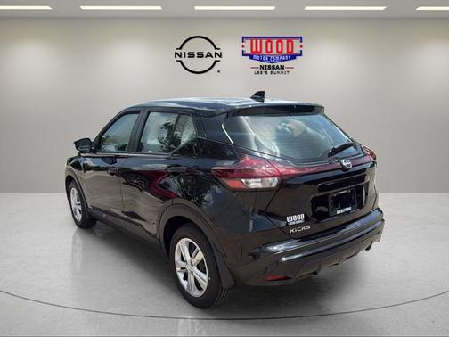 Super Black 2025 Nissan Kicks Play S