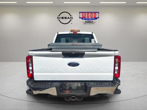 Oxford White 2024 Ford F-250 XL