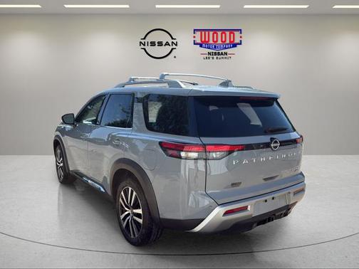 Boulder Gray Pearl 2023 Nissan Pathfinder Platinum