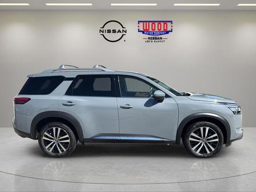 Boulder Gray Pearl 2023 Nissan Pathfinder Platinum