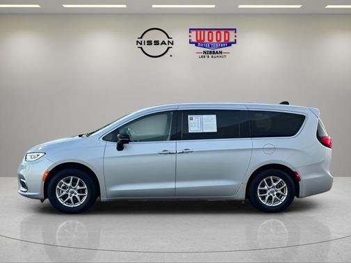 2024 Chrysler Pacifica Touring-L