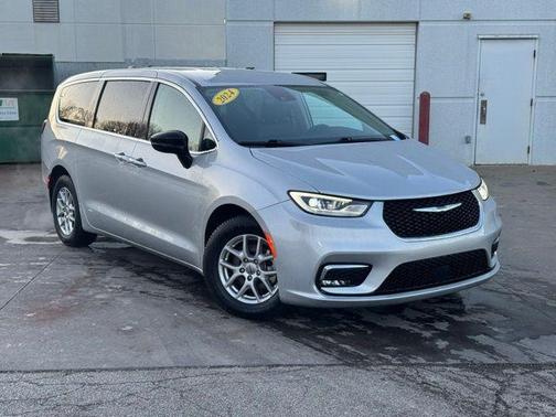 2024 Chrysler Pacifica Touring-L