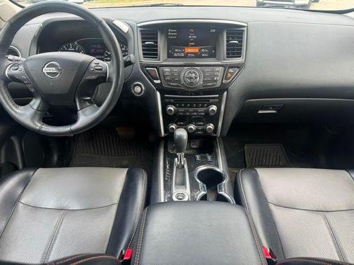 2020 Nissan Pathfinder SL